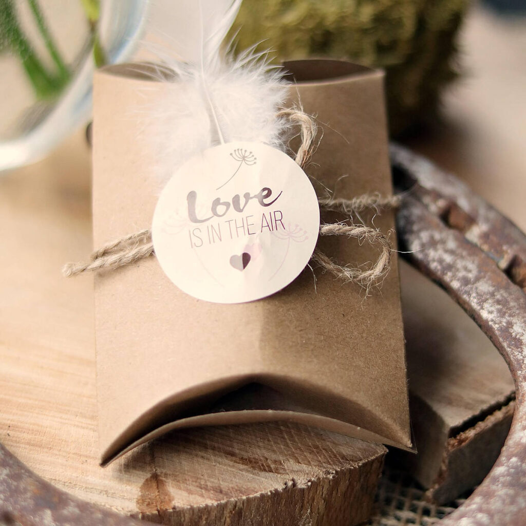 Small DIY gift box.
